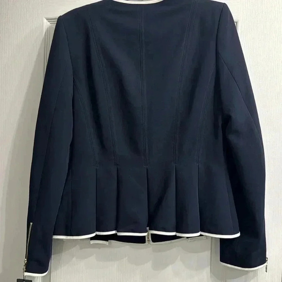 Tommy Hilfiger exquisite vest NWT. Ptp 18” shoulder to hem 23” - Picture 5 of 6